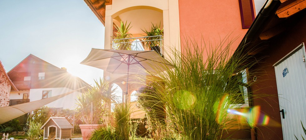 Mediterrane Doppelhaushälfte zur Miete in Herbolzheim. Mit Garten und Einbauküche, ruhig und doch zentral Doppelhaushälfte Herbolzheim Miete